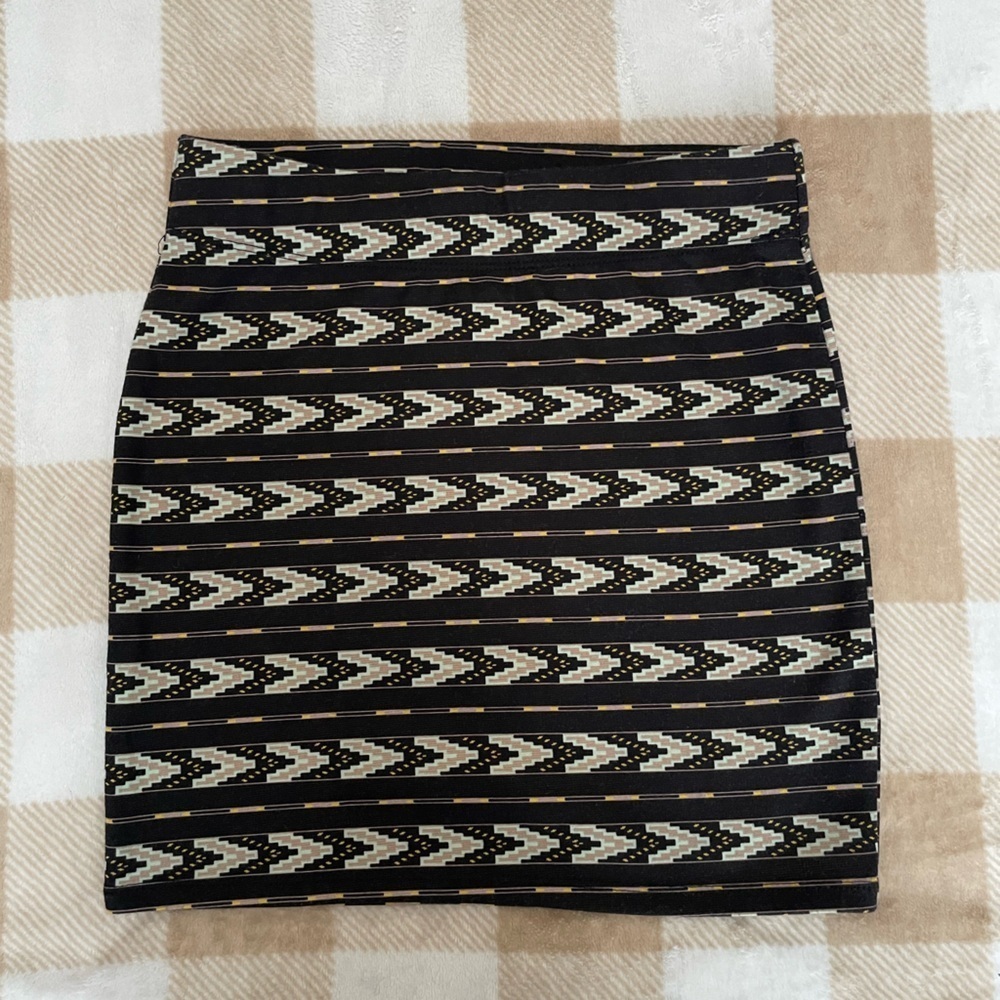 Nollie Black and Cream Geometric Pencil Skirt
